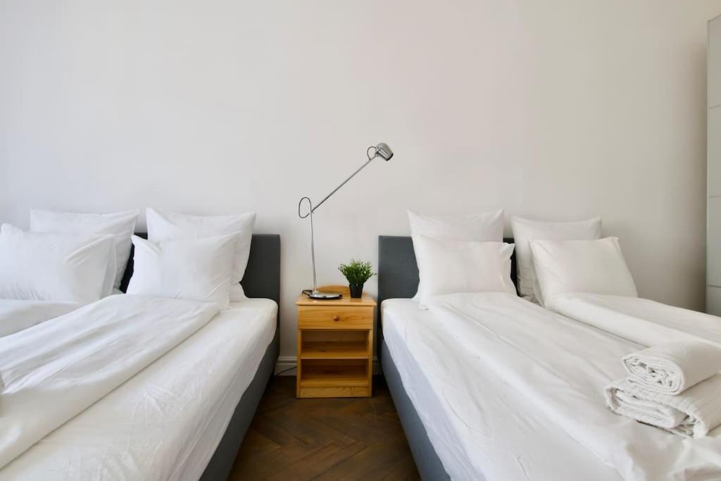 Premium Apartment By Hi5- Anker Apartment Budapeste Exterior foto