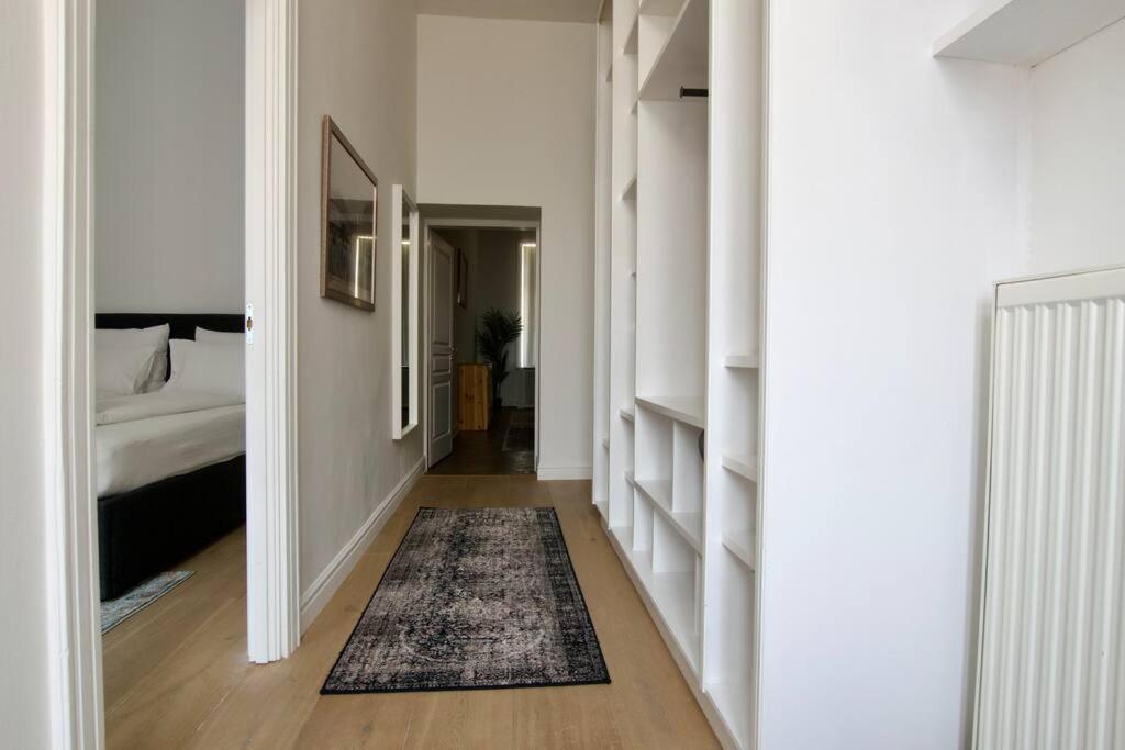 Premium Apartment By Hi5- Anker Apartment Budapeste Exterior foto