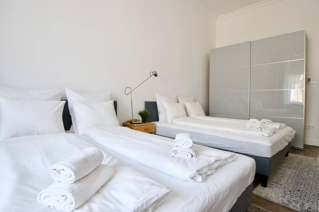 Premium Apartment By Hi5- Anker Apartment Budapeste Exterior foto