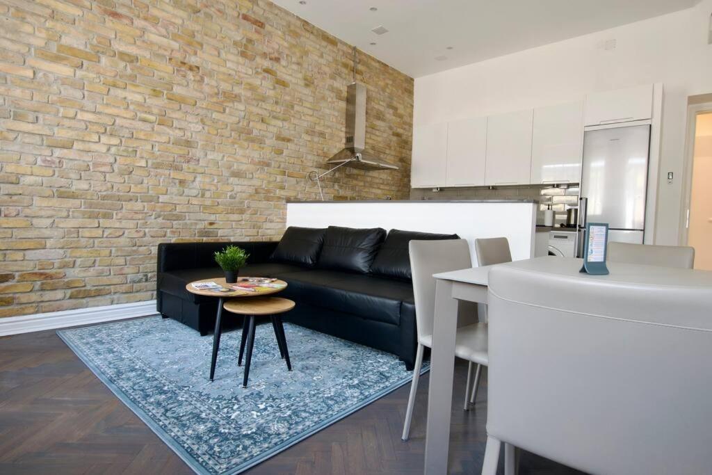 Premium Apartment By Hi5- Anker Apartment Budapeste Exterior foto
