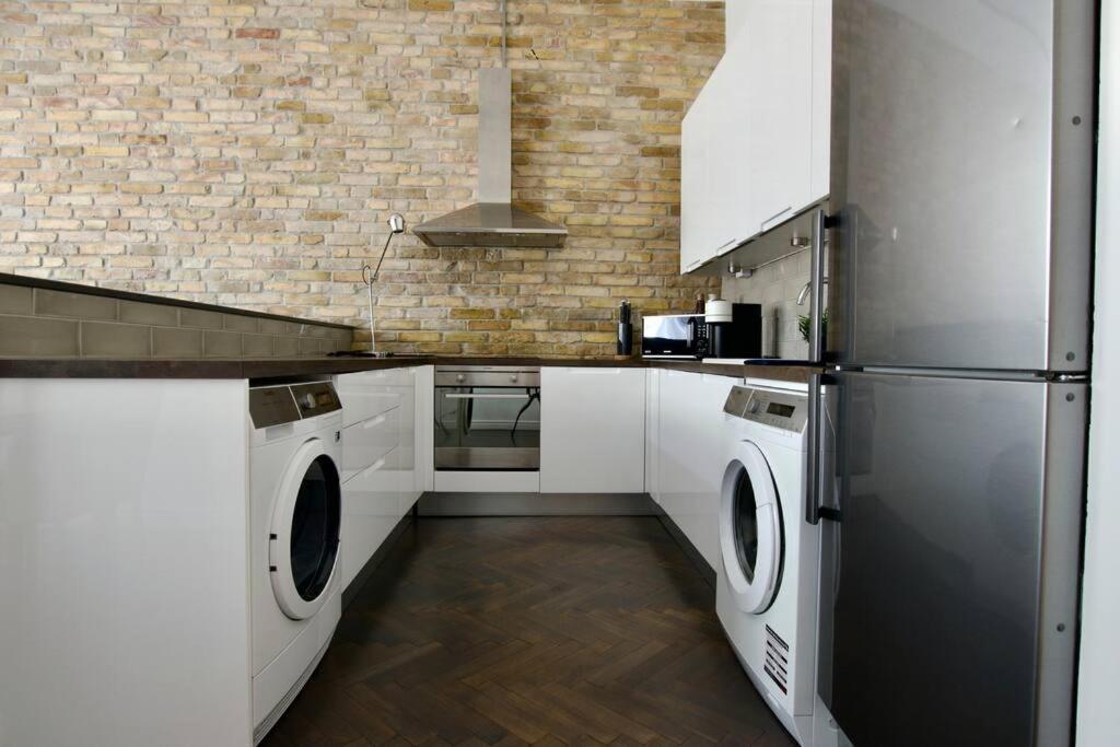 Premium Apartment By Hi5- Anker Apartment Budapeste Exterior foto