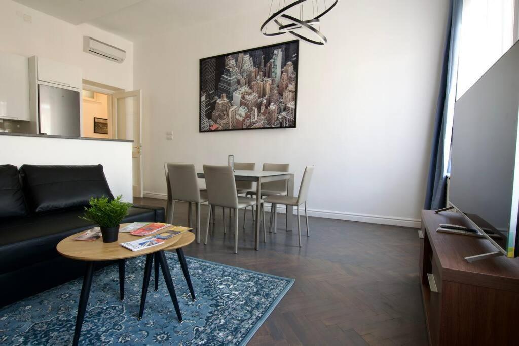 Premium Apartment By Hi5- Anker Apartment Budapeste Exterior foto