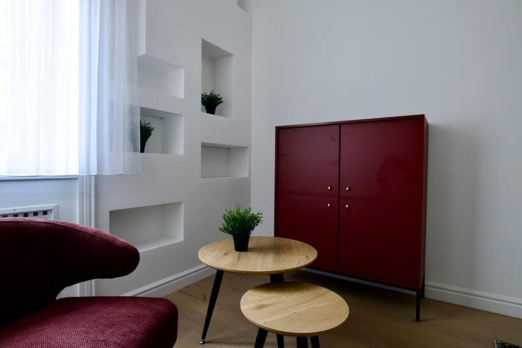 Premium Apartment By Hi5- Anker Apartment Budapeste Exterior foto
